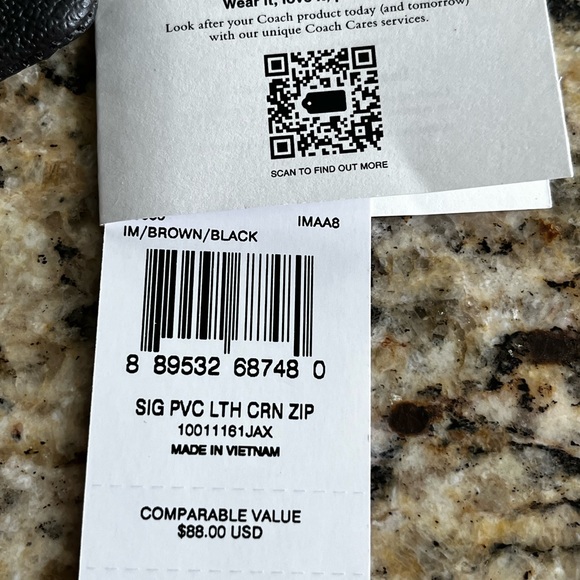 New with tags. 4x6 in. Perfect size for money small makeup bag or Credit cards. - Picture 3 of 5